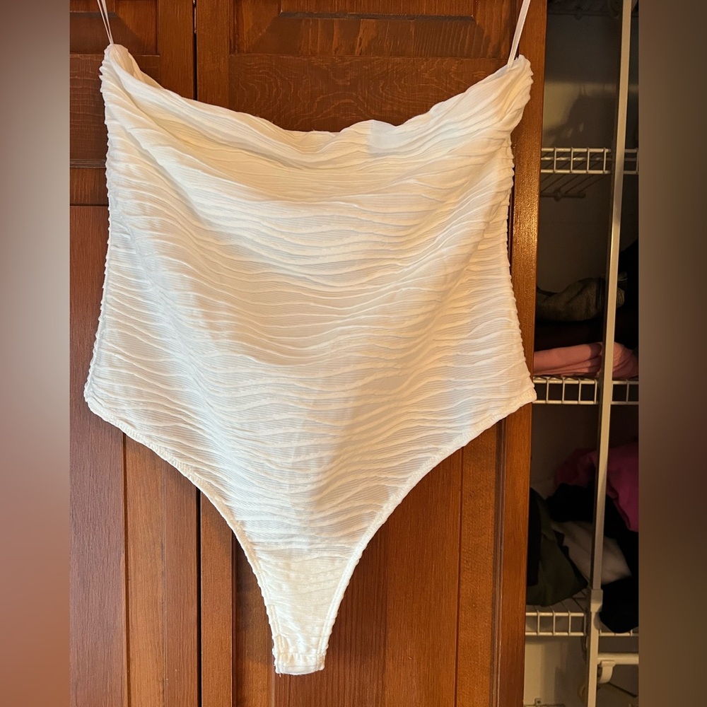 Like new - Princess Polly size 10 white strapless bodysuit